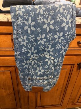 Judy Blue Light Blue Floral Ankle Jeans